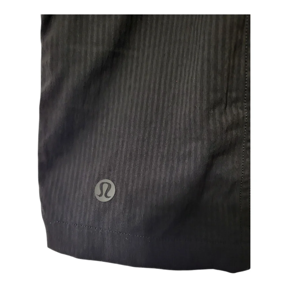Lululemon on the fly shorts, black On Blk Stripe,womens sz 6, full‎ on luxtreme